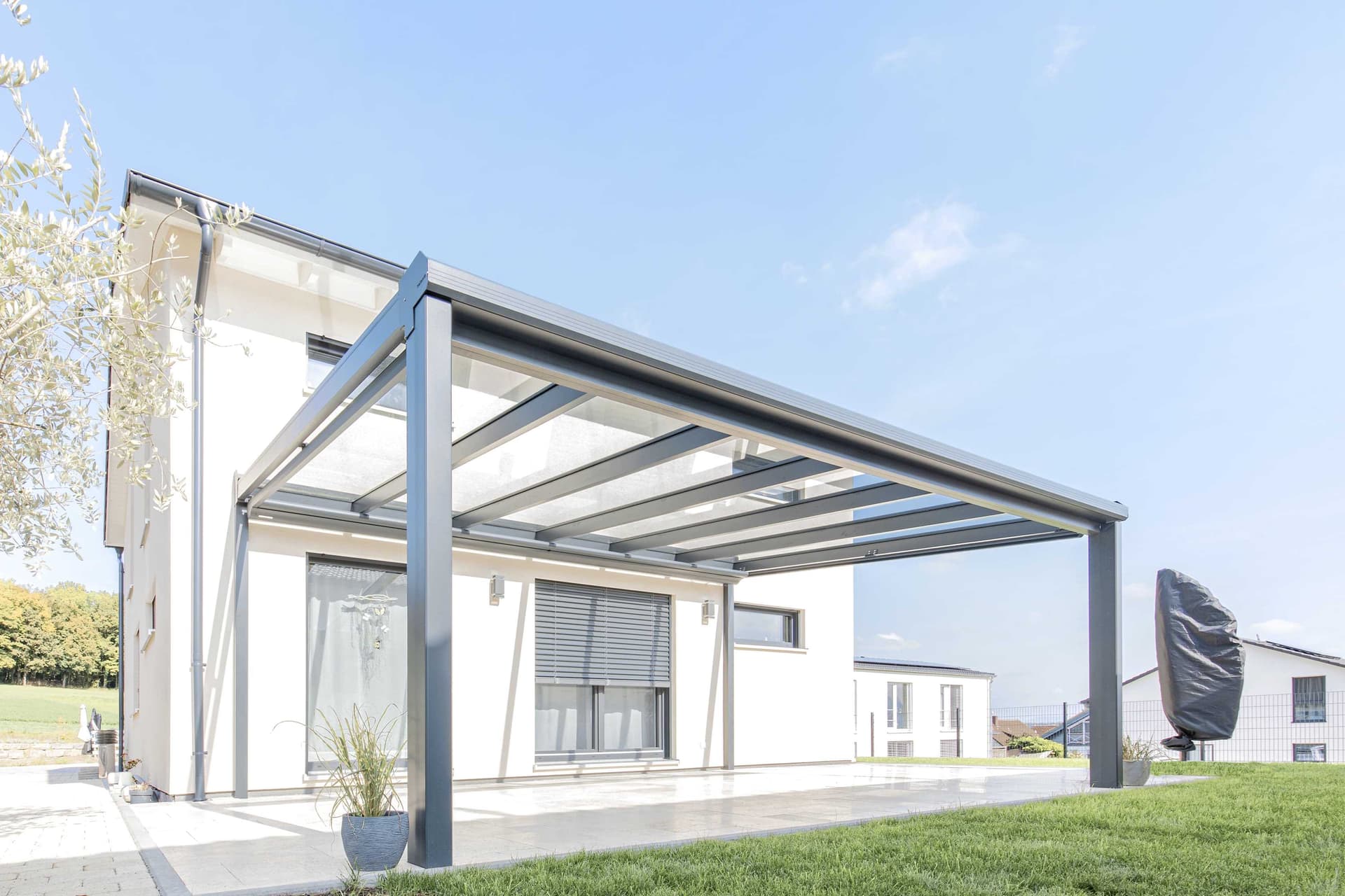 Fassaden- und Dachkonstruktionen